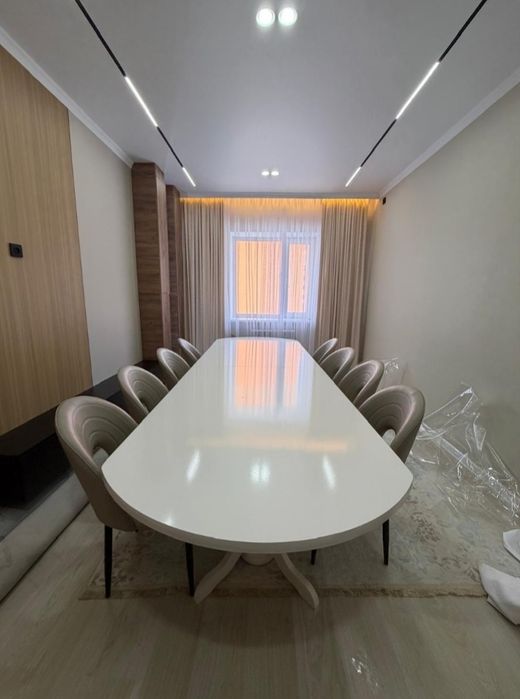 Стол 10 стулья..