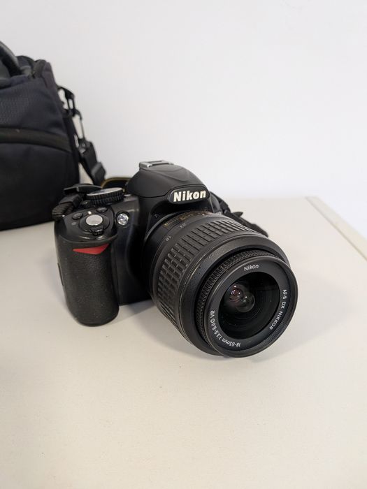 Nikon D3100 DSLR Obiectiv 18-55mm in stare foarte buna cu Geanta și toată accesoriile