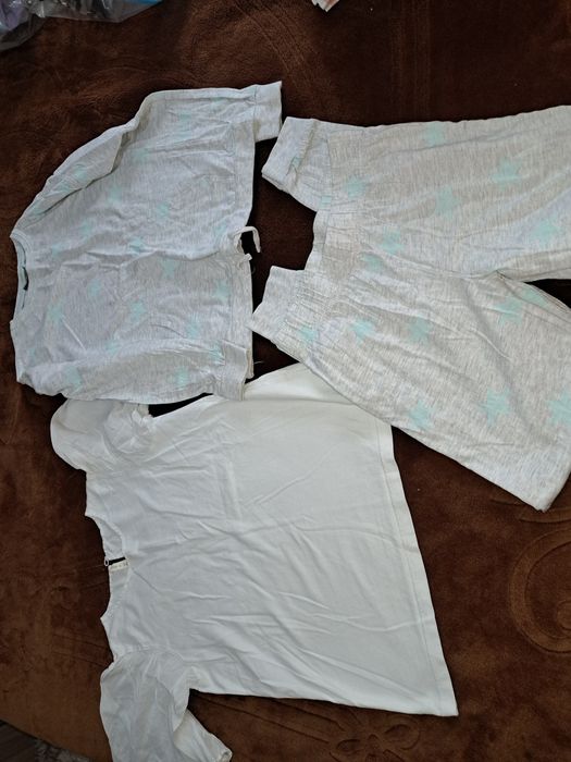 Дрехи за момиче...