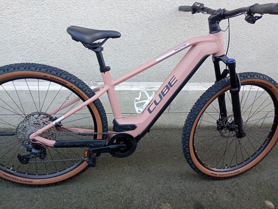 Bicicleta electrica Cube reaction