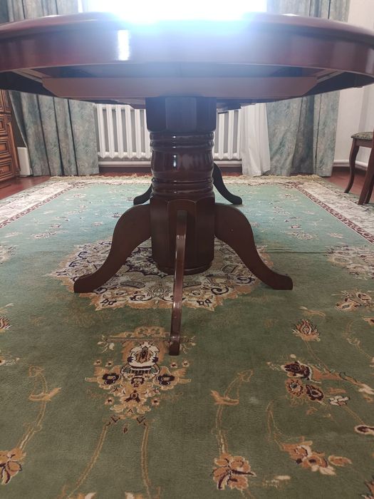 Стол для зала, гостей