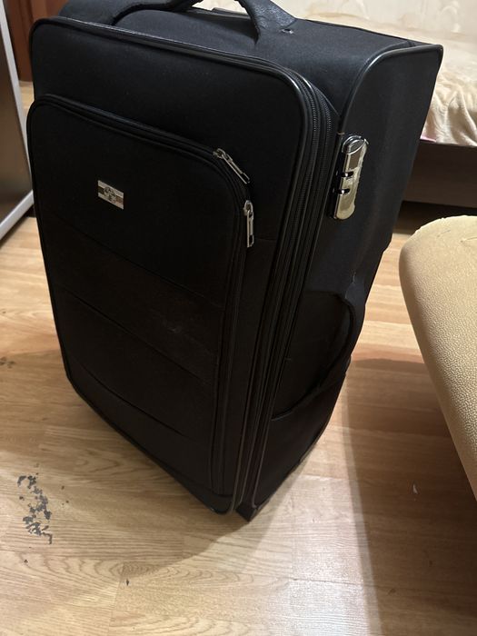 Чемодан сатылады