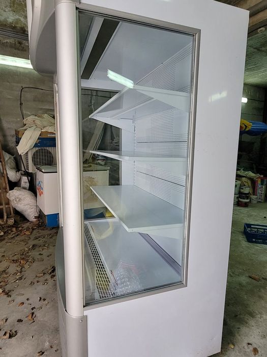 Плюсова отворена  витрина