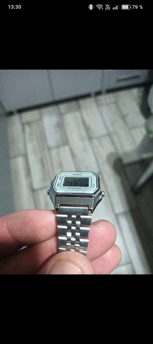 Vând două ceasuri casio