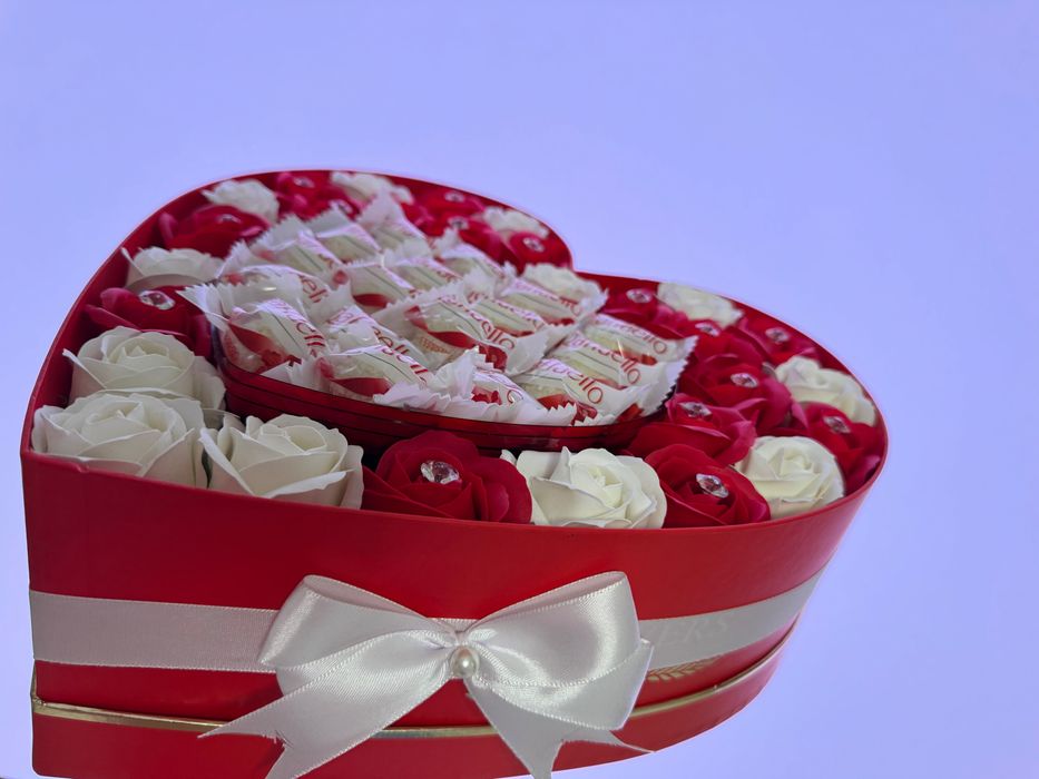 Dragoste, flori și ceva dulce!