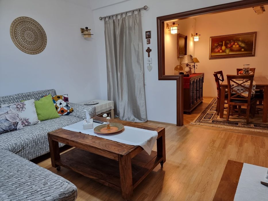 Închiriez apartament