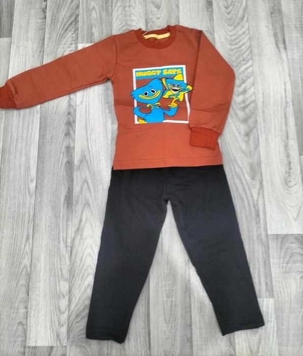 Продам новый костюм