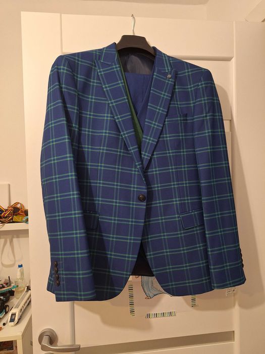 Costum barbati marime 52