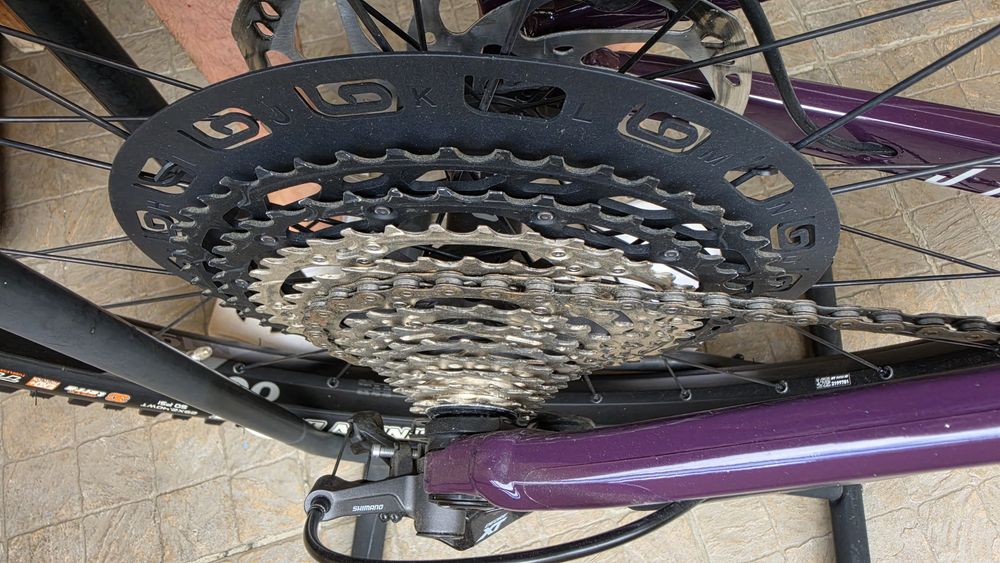 Bicicleta MTB full suspension Focus Jam 6.9 29 Silver Darkviolet. Echipare Top Shimano XT si FOX.