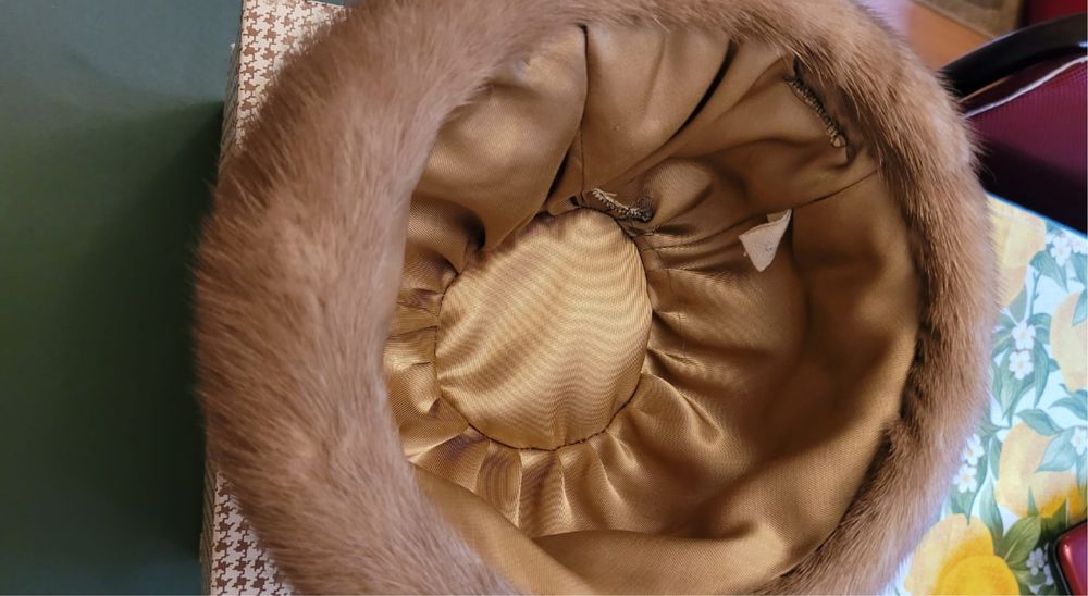 caciula de nurca si guler, noi in cutie