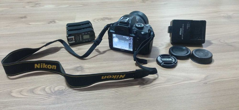 Nikon D3200 + obiectiv 35 mm + set 3 triggere Yongnuo RF 605 N