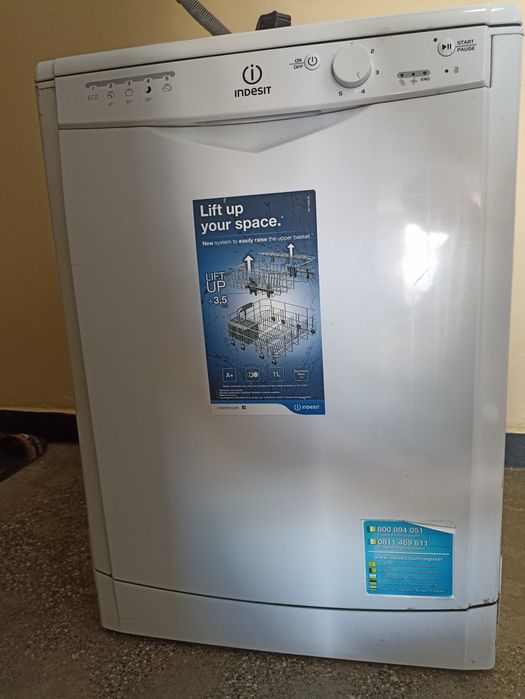 Съдомиялна Indesit