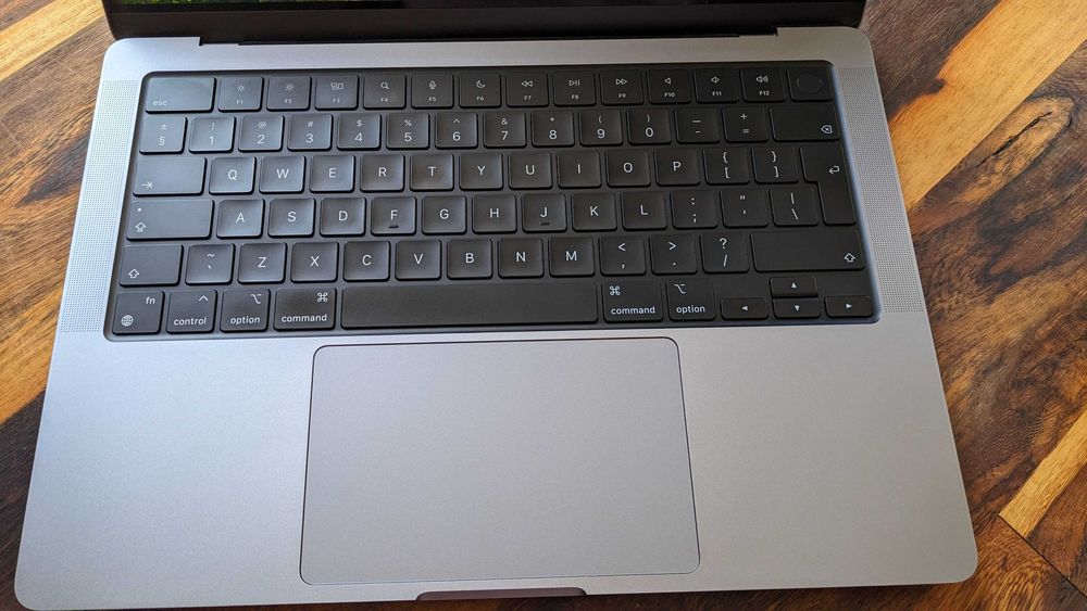 M1 Macbook pro 2021 Space Gray 14 inch 16GB 512 GB