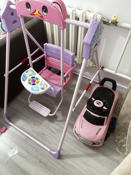 Детская качеля и машинка толакар