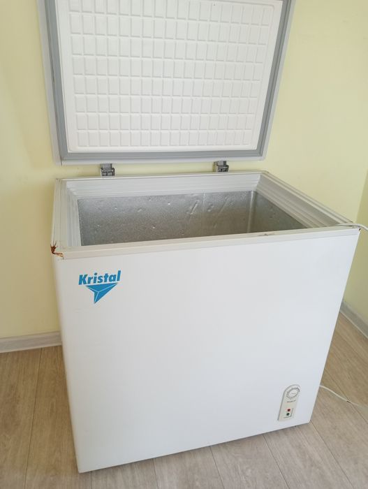 Продам морозильную холодильник ,210 литр,не работает