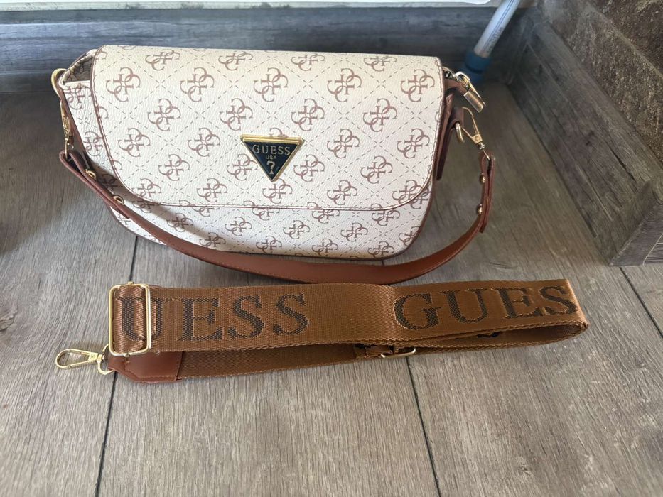 Дамски чанти Guess