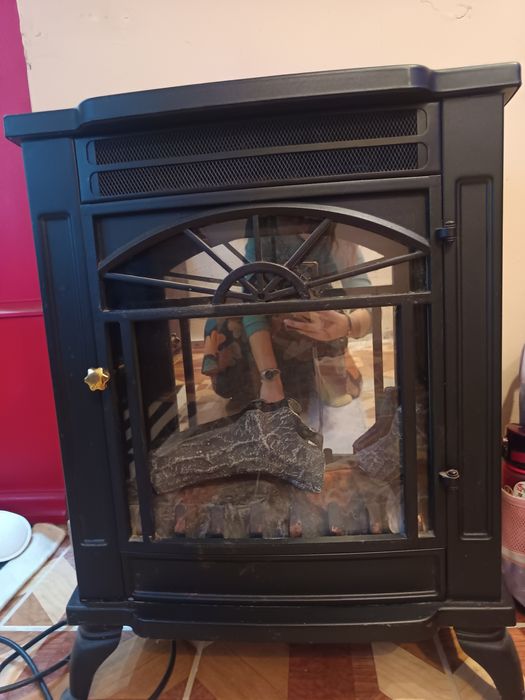 Светеща камина на ток