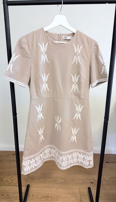 ZARA рокля с лен и бродериш