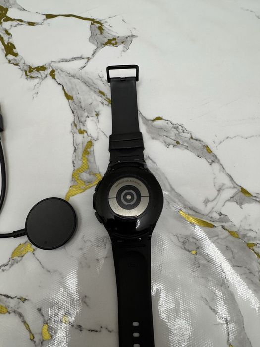 Galaxy Watch 4 Classiic 46 mm в отличном состоянии