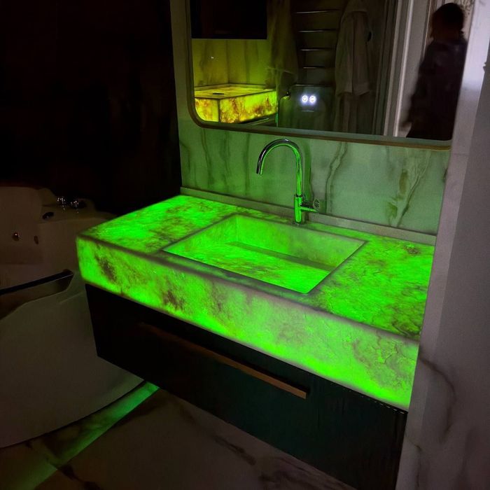 Раковина из искусственного камня