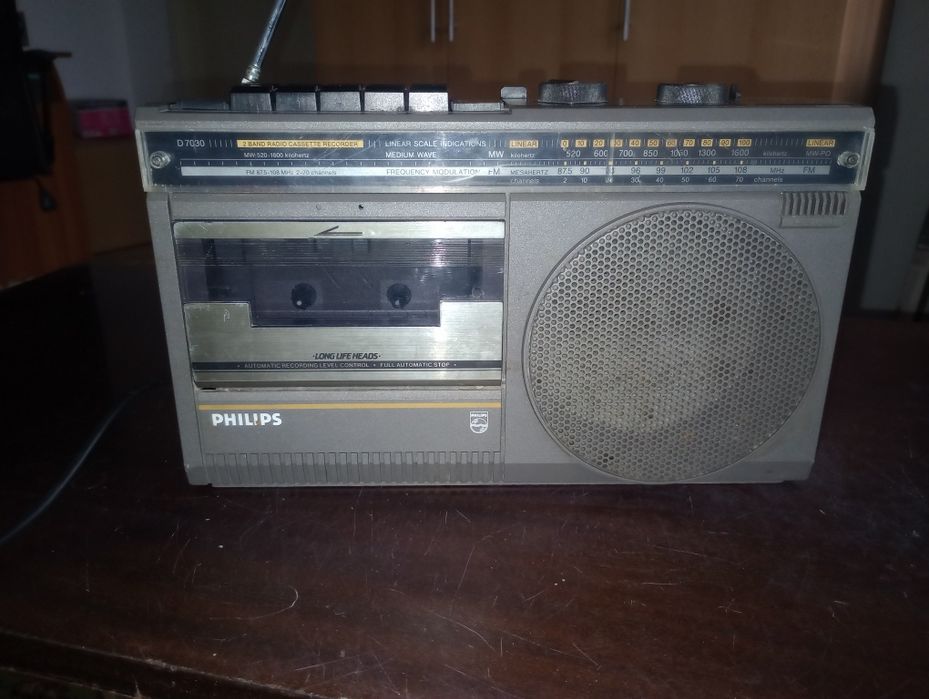 Radiocasetofon Philips, model D7030, funcțional, ieftin