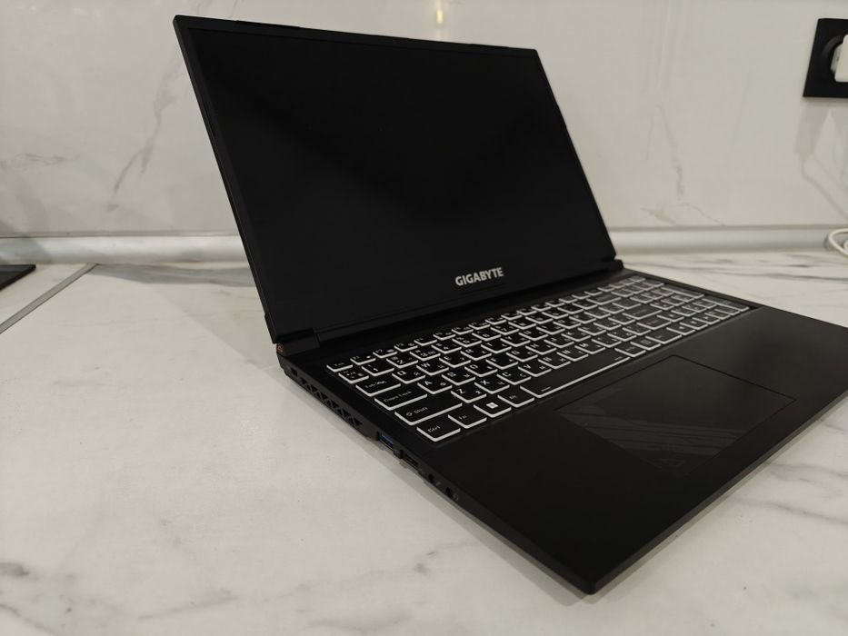 Ноутбук Gigabyte