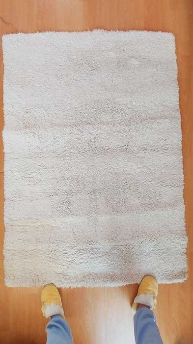 Бял пухкав килим, размер 120/170