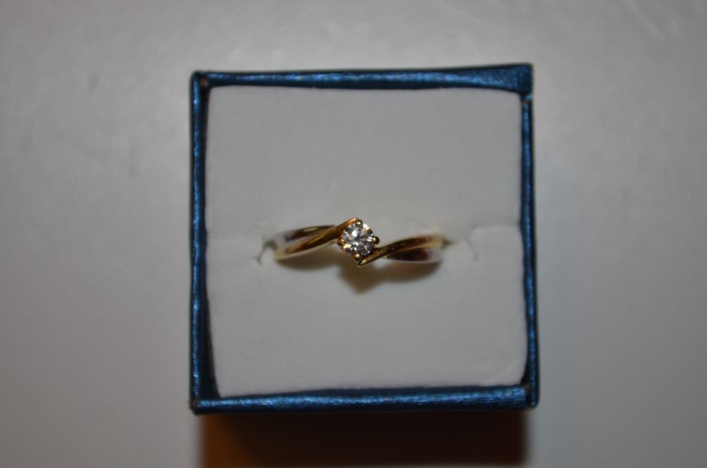 INEL AUR galben si alb 18K + 1 Diamant = 0.17ct. - Solitaire - Logodna