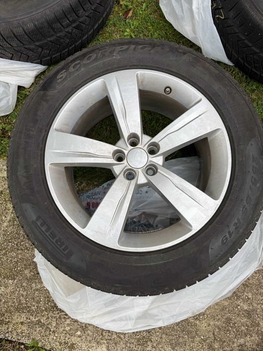 Roti iarna Pirelli Scorpion pentru Land Rover