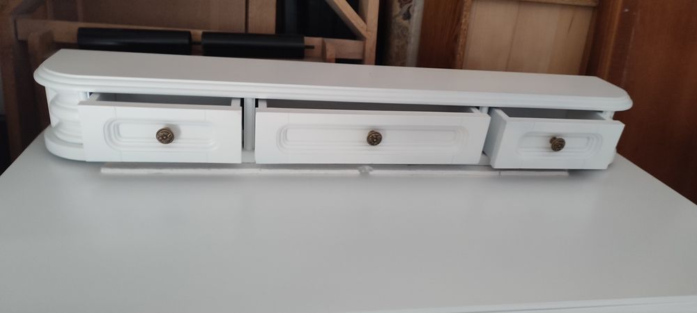 Comoda tv  din lemn masiv de tei cu trei sertare  plus corp cu sertare