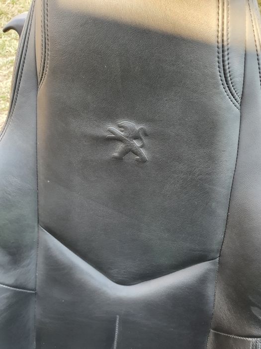 Interior scaune sport din piele cotiera boxe plafon Peugeot RCZ