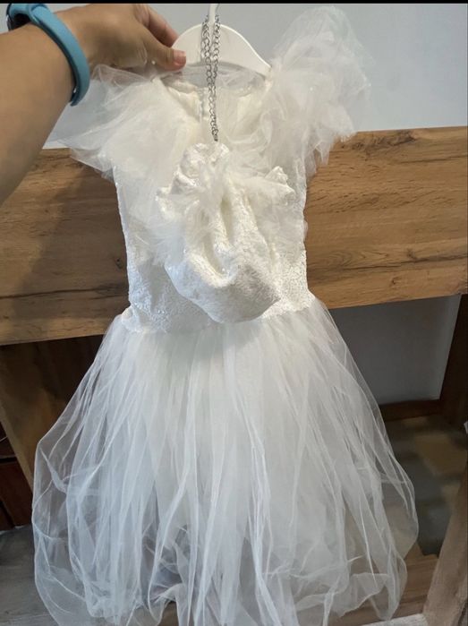 Белое платье с сумочкой