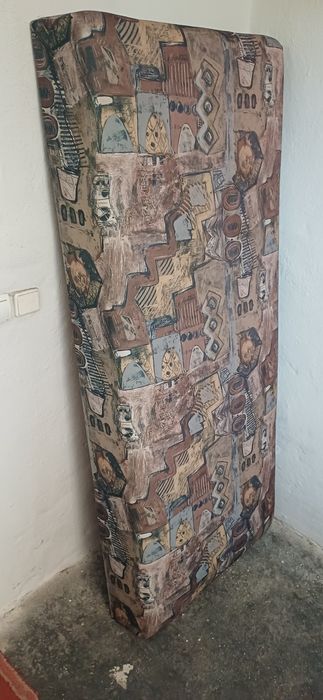 Продавам два матрака.