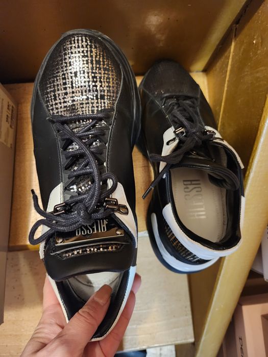 Дамски спортни обувки