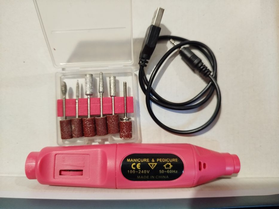 Комплект за маникюр - лакове, лампи, пила