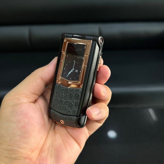 Vertu Ayxta Ceramic & Gold Alligator