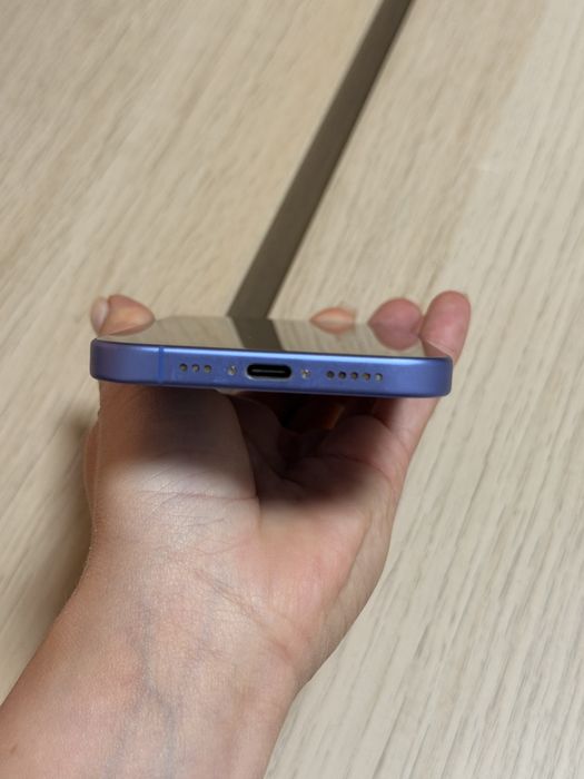 Продавам iphone 16