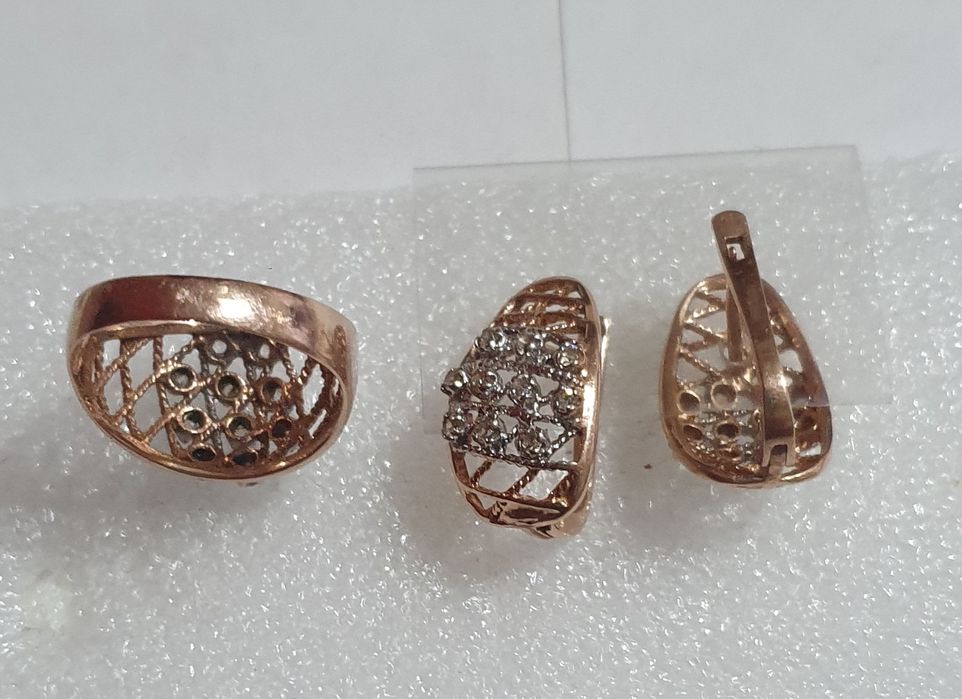 Комплект    золотой.