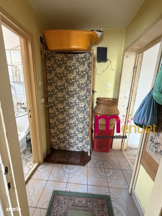 Apartament 3 camere,str.Victoriei+garaj si boxa