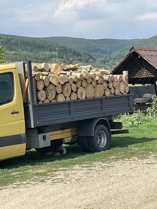 Vând lemne de foc