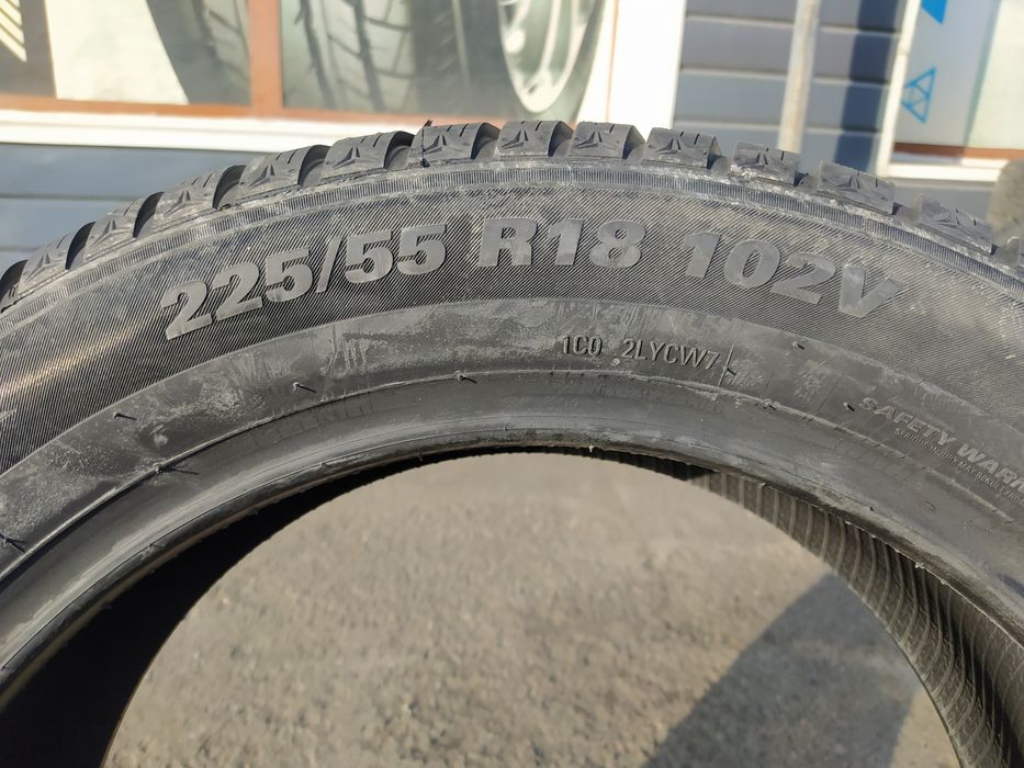 Kumho 225/55R18 WP52