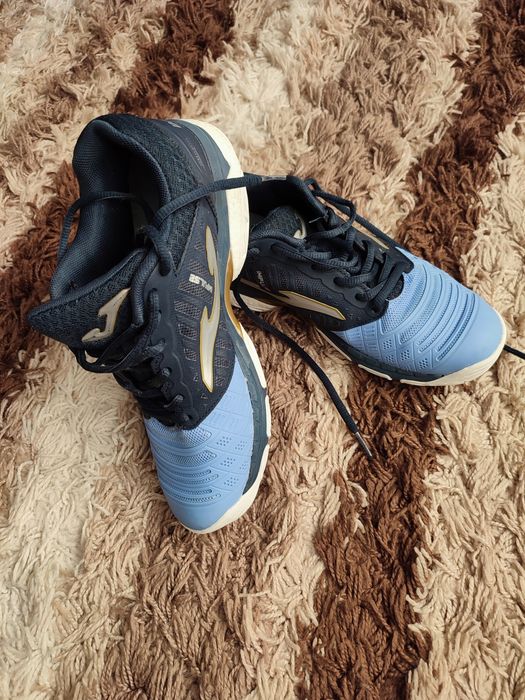 Кроссовки женские