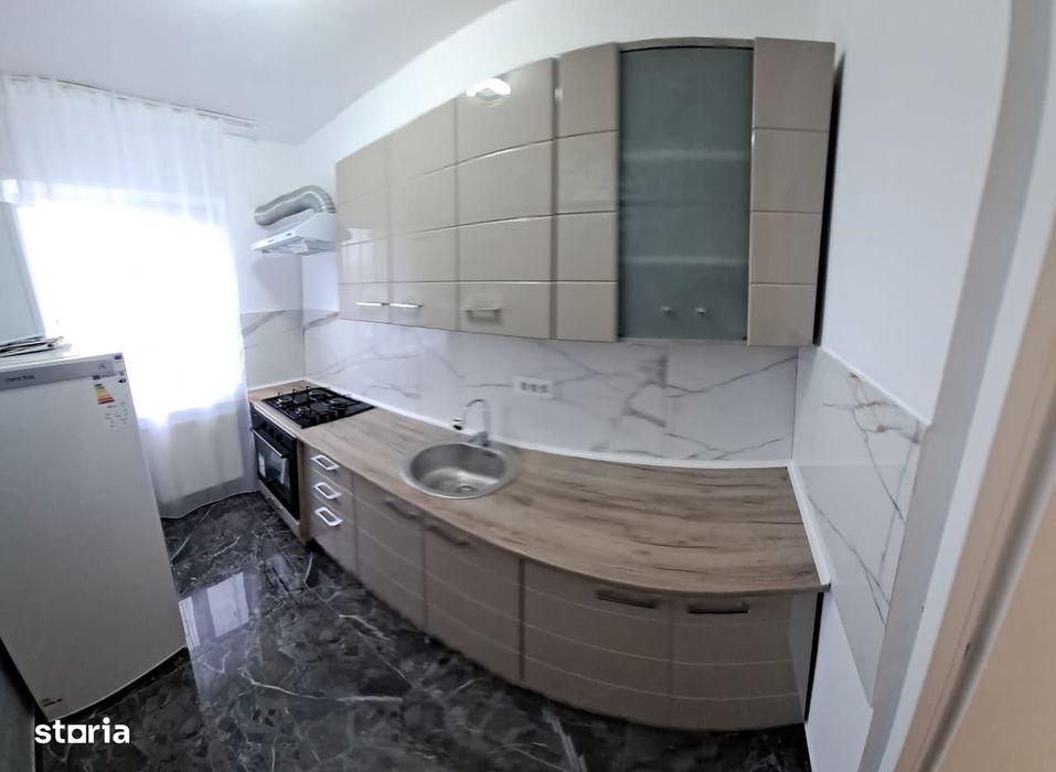 Apartament cu 3 camere , renovat complet
