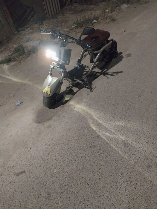 Мопед скутер продам +подарок