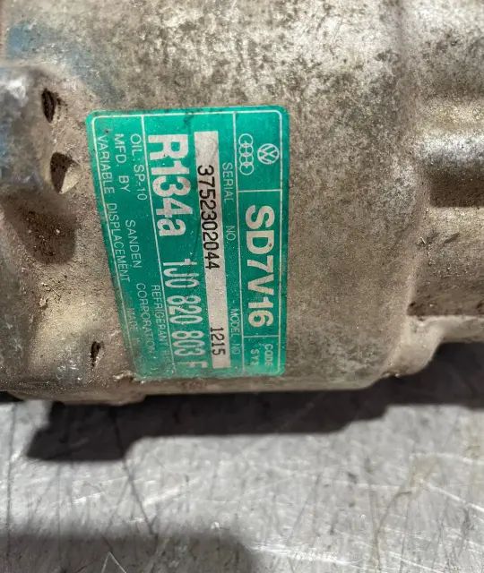 Compresor AC 1J0 820 803 F Volkswagen VW Golf 2001 1.4 MT (75 hp)