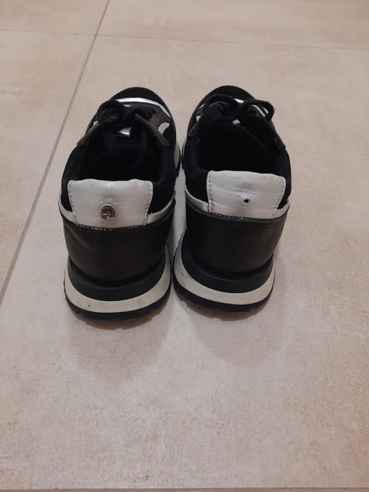 Дамски черни маратонки