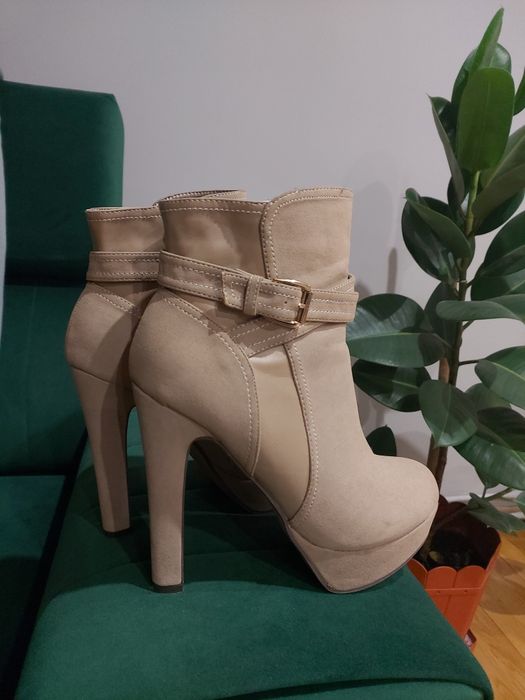 Haine și încălțăminte de ocazie