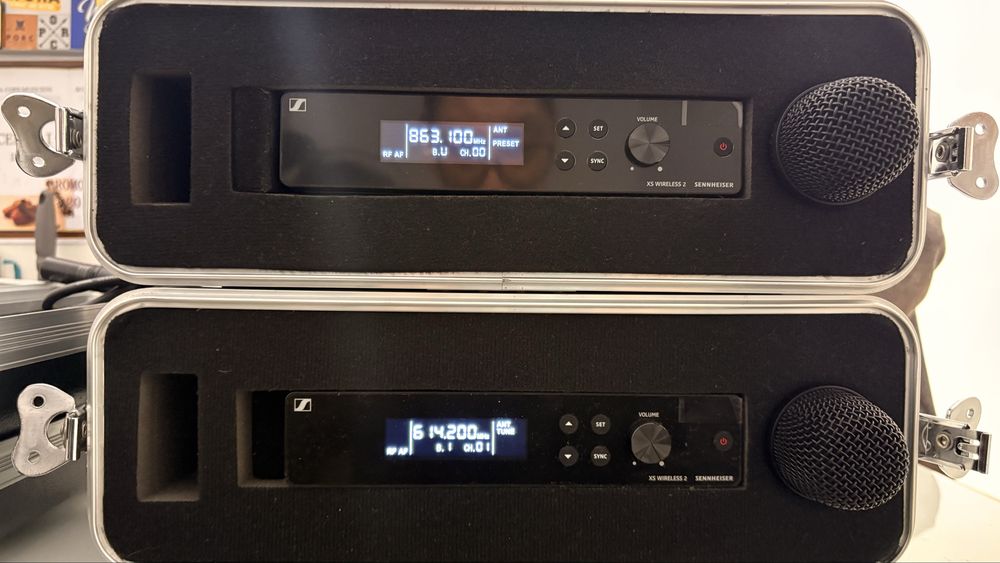 2 microfoane wireless cu 2 case-uri transport gator sennheiser xsw 2-835 e-band  si b-band vocal set 2 receiver