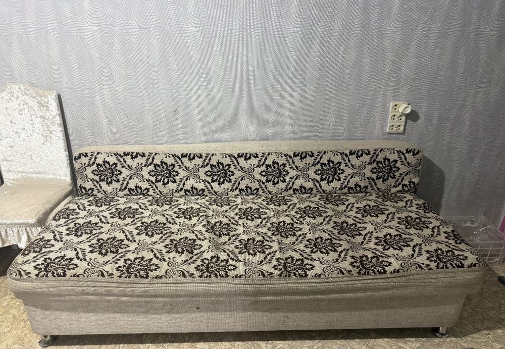 Продам Диван в хорошем состоянии