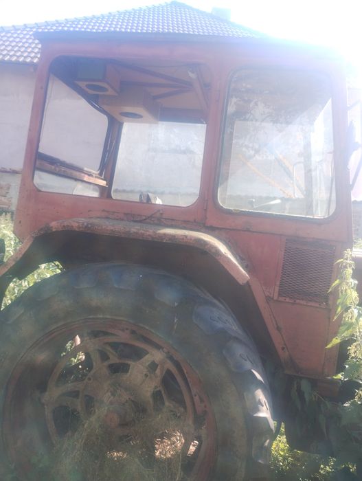 Vând tractor ebro semănătoare de păioase balotieră
